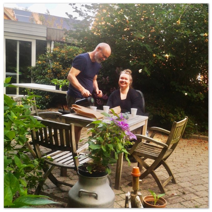 Kunstner med mand i Hangaards Have 2023 © KirstenKKester.com | Kirsten K. Kester